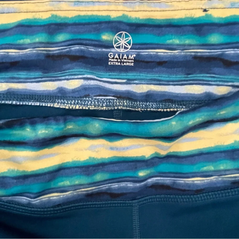 Gaiam Capri Exercise / Yoga Leggings - XL - Dark Turquoise - Picture 4 of 7